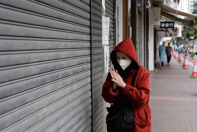 January 20, 2021, Hong Kong, CHINA: Senior woman rubbing hands with sanitizer after completed rapid Covid-19 testing at the temporary testing centre in designated zone.Jan-20,2021Hong Kong.ZUMA Hong Kong CHINA - ZUMAl137 20210120_zap_l137_020 Copyright: xLiauxChung-renx