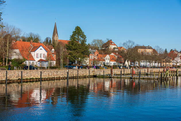 Impressionen aus Schleswig-Holstein - Wegen der Corona-Pandemie ist in der Touristenhochburg Eckernförde selbst im touristischen Fischereihafen wenig Publikumsverkehr