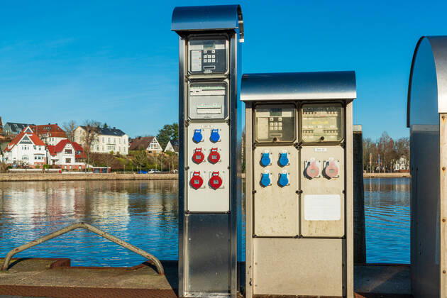 Impressionen aus Schleswig-Holstein - Wegen der Corona-Pandemie ist in der Touristenhochburg Eckernförde selbst im touristischen Fischereihafen wenig Publikumsverkehr