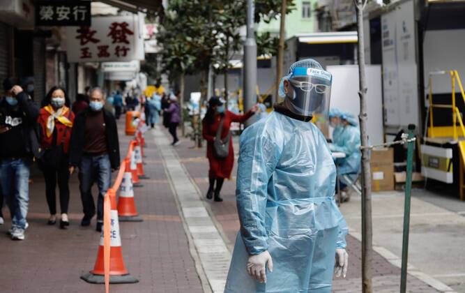 January 20, 2021, Hong Kong, CHINA: Medical staff in full protective gear on the sealed street in designated zone where citizens are prohibited to enter virus infected buildings after cluster explosions are identified among ethnic communities.Jan-20,2021Hong Kong.ZUMA Hong Kong CHINA - ZUMAl137 20210120_zap_l137_022 Copyright: xLiauxChung-renx
