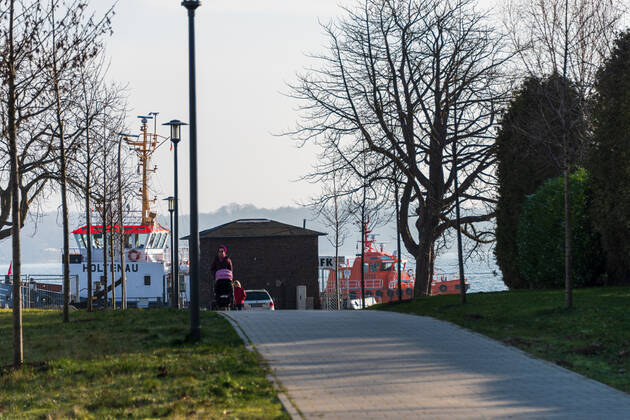 Wanderweg entlang der Kieler Förde im Stadtteil Holtenau