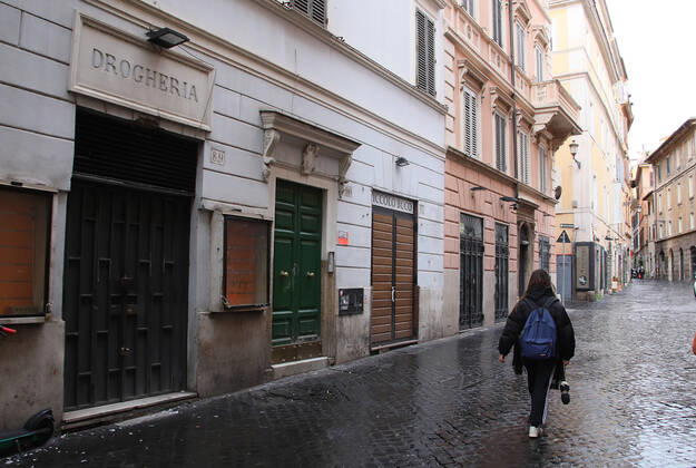 Rome, Shops and commercial activities in the center of Rome closed due to government restrictions caused by the Covid 19 Pictured pandemic:  Copyright: xPieroxTenaglix xIPAx xPieroxTenaglix