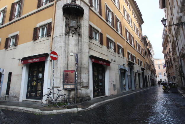 Rome, Shops and commercial activities in the center of Rome closed due to government restrictions caused by the Covid 19 Pictured pandemic:  Copyright: xPieroxTenaglix xIPAx xPieroxTenaglix