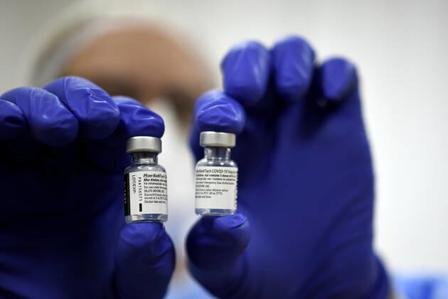 BIONTECH PFIZER CORONA COVID 19 Impfung im JOHANNITER Senioren Stift Meerbusch am 20.01.2021 in Meerbusch