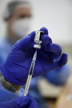 BIONTECH PFIZER CORONA COVID 19 Impfung im JOHANNITER Senioren Stift Meerbusch am 20.01.2021 in Meerbusch