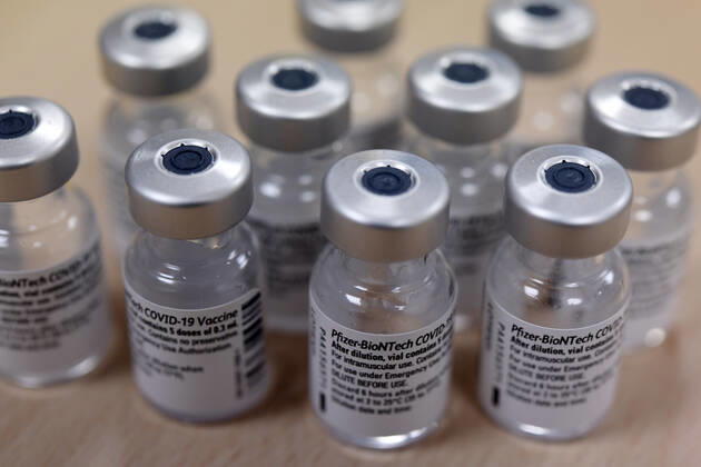 BIONTECH PFIZER CORONA COVID 19 Impfung im JOHANNITER Senioren Stift Meerbusch am 20.01.2021 in Meerbusch