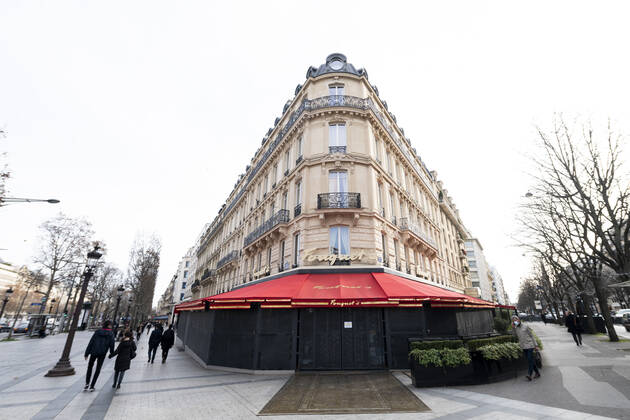 Devanture du Restaurant Le Fouquet s NEWS : Magasins des Champs ELysees - Paris - 20 01 2021 JBAutissier Panoramic 