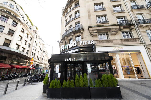 Devanture du restaurant Roma Pizza NEWS : Magasins des Champs ELysees - Paris - 20 01 2021 JBAutissier Panoramic 