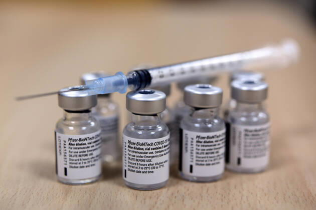 BIONTECH PFIZER CORONA COVID 19 Impfung im JOHANNITER Senioren Stift Meerbusch am 20.01.2021 in Meerbusch