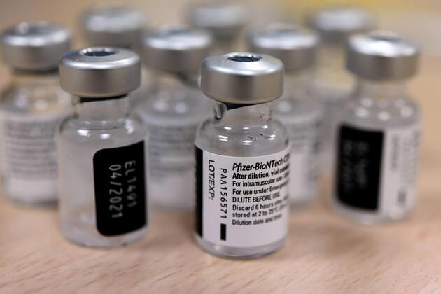BIONTECH PFIZER CORONA COVID 19 Impfung im JOHANNITER Senioren Stift Meerbusch am 20.01.2021 in Meerbusch