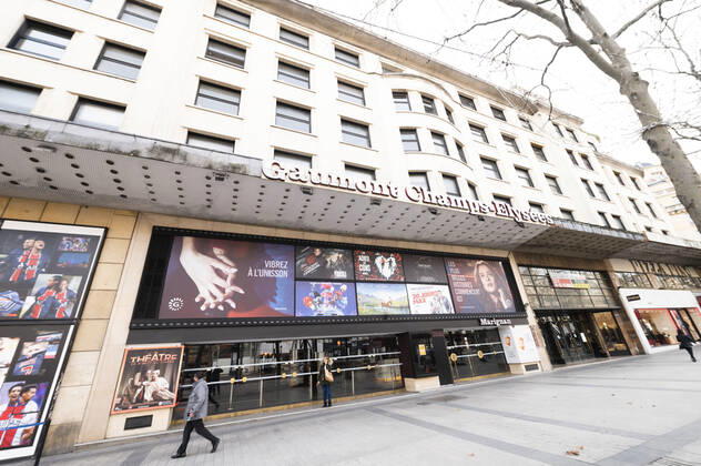 Devanture du cinema Gaumont Champs Elysees NEWS : Magasins des Champs ELysees - Paris - 20 01 2021 JBAutissier Panoramic 