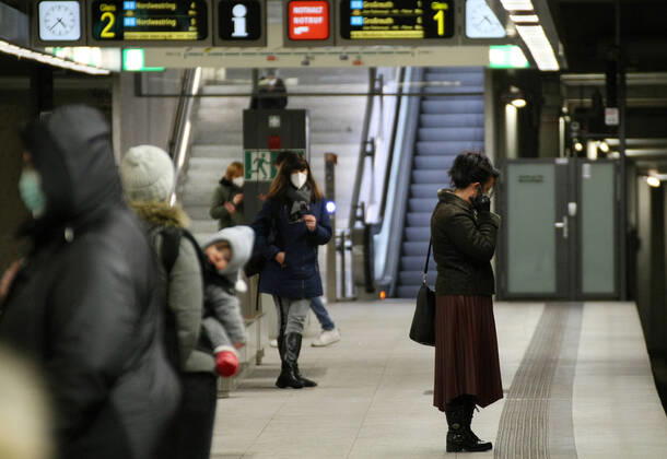 U-Bahn , Passenger , Maskenpflicht , Safety Mask FFP2 , Transport , VAG Klinikum Nord Nurnberg during the Hard Lockdown of the Covid 19 Coronavirus Pandemie in Nurnberg Nuremberg , Bayern , Deutschland . January 20 , 2021.