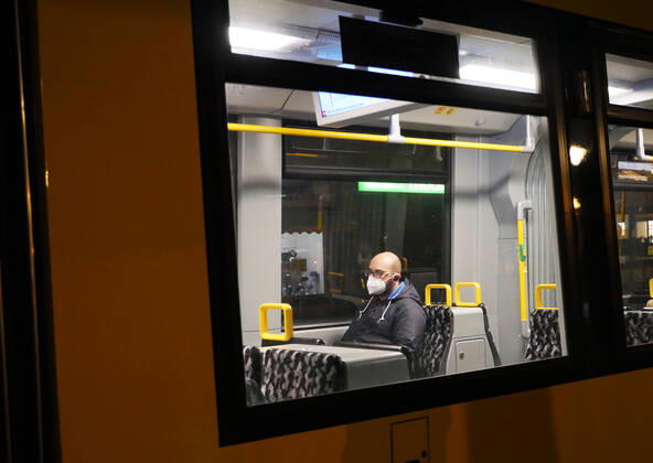 20.01.2021, Berlin - Deutschland. In den Öffis herrscht Maskenpflicht, bald gelten nur noch FFP2-Masken.