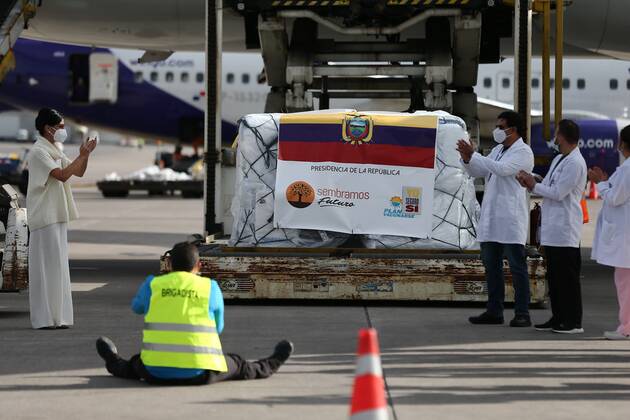 A shipment of the first vaccines of the pharmaceutical company Pfizer arrives at Mariscal Sucre International Airport, in Quito, Ecuador, 20 January 2021. Ecuador received this Wednesday the first shipment of vaccines purchased from the pharmaceutical company Pfizer, to protect front-line personnel facing the pandemic, as well as older people, in a first phase of the national vaccination plan. First vaccines of Pfizer against covid-19 arrive in Ecuador !ACHTUNG: NUR REDAKTIONELLE NUTZUNG!  Copyright: xJosexJacomex AME491 20210120-637467810457681771