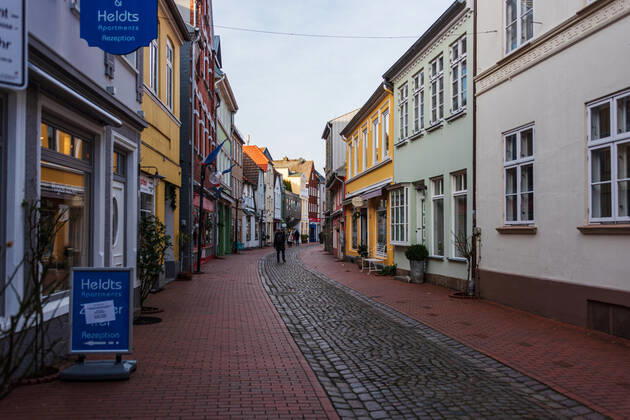 Eckernförde an der Ostseeküste zum Lockdown eine fast leere Innenstadt, die meisten Geschäfte geschlossen, ein großes Problem für den Einzelhandel