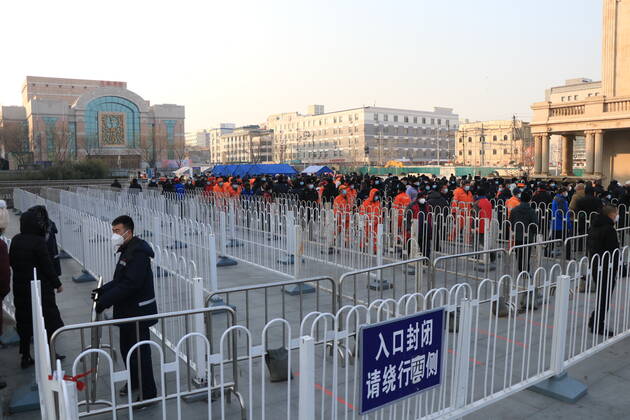 BEIJING, CHINA - JANUARY 20: Local residents queue up for nucleic acid testing at a square in Xicheng district on January 20, 2021 in Beijing, China.  Copyright: xVCGx CFP111314272536