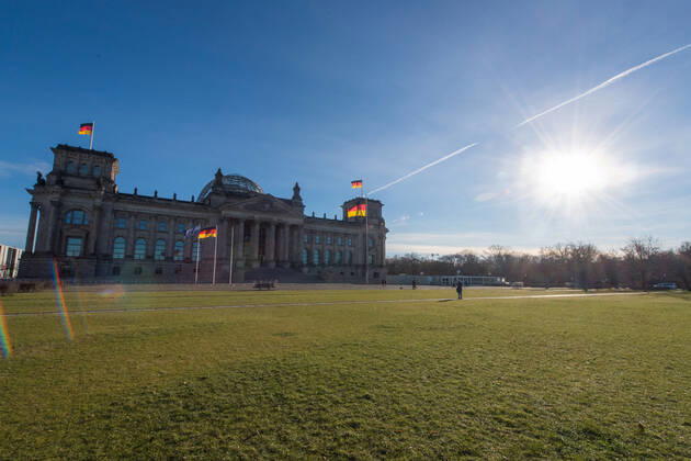 Berlin, Sonnenwetter im Winter Der deutsche Bundestag im Sonnenschein am 21.01.2021. Berlin Berlin Deutschland