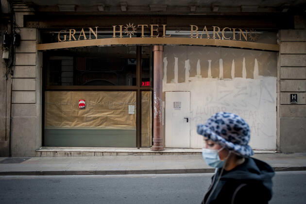 January 21, 2021, Barcelona, Spain: A woman wearing a face mask walks past a closed and boarded-up hotel in Barcelona. The coronavirus pandemic has sunk hotel investment in Barcelona in 2020 by 41 percent compared to the previous year, last year the sector suffered a 95 percent drop in billing and customers in hotels. Recently, the Catalan regional government has once again reduced the capacity of establishments, has limited the opening of bars and restaurants and has tightened the requirements for social gatherings or curfew hours, which makes it impossible for visitors to arrive in Barcelona. Over the last few weeks, more than 50 hotels in the city have closed. Barcelona Spain - ZUMAb137 20210121_zap_b137_018 Copyright: xJordixBoixareux