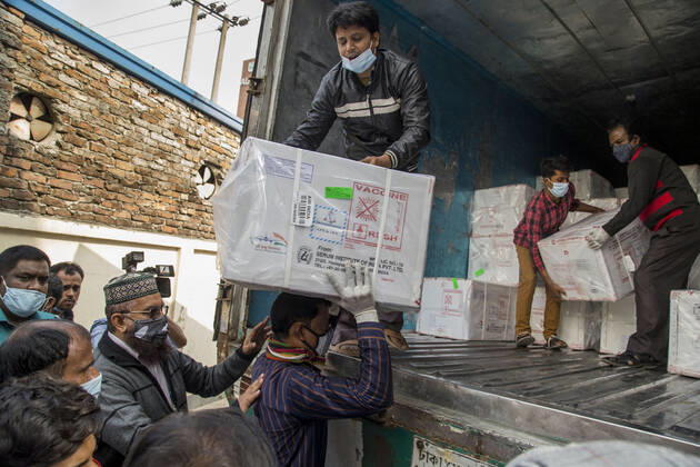 January 21, 2021, Dhaka, Bangladesh: Workers unload a covered van that carries Oxford-AstraZeneca COVID-19 vaccines which arrived from India to Bangladesh as a gift. Dhaka Bangladesh - ZUMAr331 20210121_zip_r331_010 Copyright: xMortuzaxRashedx