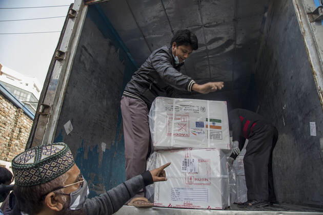 January 21, 2021, Dhaka, Bangladesh: Workers unload a covered van that carries Oxford-AstraZeneca COVID-19 vaccines which arrived from India to Bangladesh as a gift. Dhaka Bangladesh - ZUMAr331 20210121_zip_r331_013 Copyright: xMortuzaxRashedx