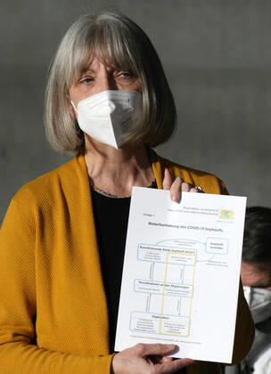 Nurnberg Messe Impfzentrum , PresseKonferenze Impfplan fur Nurnberg : Christine Schussler (Leiterin der Koordinierungsstelle des Impfzentrums ) during the Hard Lockdown of the Covid 19 Coronavirus Pandemie in Nurnberg Nuremberg , Bayern , Deutschland . January 21 , 2021.