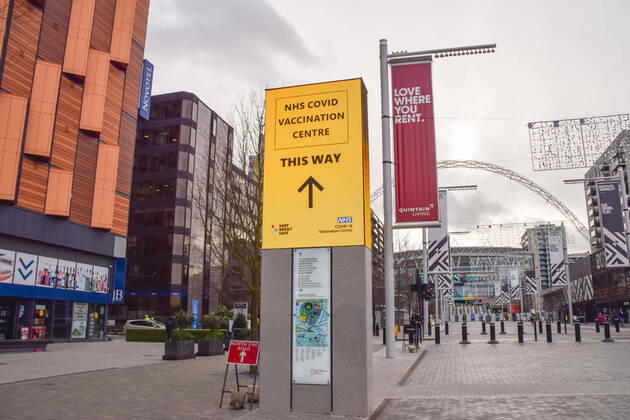 January 21, 2021, London, United Kingdom: Direction sign for the NHS covid-19 Vaccination Centre in Wembley..Several mass vaccination sites have been opened around England, as the government rolls out its coronavirus vaccination program. London United Kingdom - ZUMAs197 20210121_zaa_s197_056 Copyright: xVukxValcicx