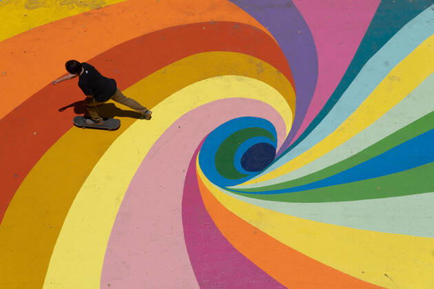 News Bilder des Tages January 21, 2021, Santiago, Metropolitana, Chile: A skateboarder passes by the Paseo Bandera, in the center of Santiago, in the middle of the coronavirus pandemic. Santiago Chile - ZUMAb332 20210121_zip_b332_003 Copyright: xMatiasxBasualdox