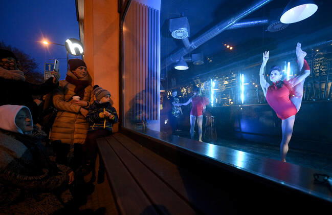 Actors, acrobats and musicians connected with the Cirk La Putyka ensemble performed as part of the Revived Shop windows event in the shop windows of selected closed companies in the center of Prague, Czech Republic, January 21, 2021. (CTKxPhoto OndrejxDeml) CTKPhotoP202101210986801  dml 012