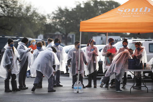 January 21, 2021, Round Rock, Texas, USA: South University nursing students head out to administer Moderna COVID-19 vaccine to central Texas lined up at a drive-through clinic on January 21, 2021. Over 2,000 doses were given in people s arms on the previous day as Texas ramps up its vaccine response. Round Rock USA - ZUMAd150 20210121_znp_d150_039 Copyright: xBobxDaemmrichx