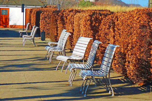 In Ahlbeck ist die Strandpromenade fast leer, am Strand sind einige Einheimische zu sehen. (Seebad Ahlbeck 21.01.2021) Lockdown