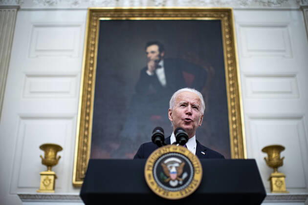 January 21, 2021, Washington, District of Columbia, USA: U.S. President Joe Biden speaks on his administration™s Covid-19 response in the State Dining Room of the White House in Washington, D.C., U.S., on Thursday, Jan. 21, 2021. Biden in his first full day in office plans to issue a sweeping set of executive orders to tackle the raging Covid-19 pandemic that will rapidly reverse or refashion many of his predecessor s most heavily criticized policies Washington USA - ZUMAs152 20210121_zaa_s152_158 Copyright: xAlxDragox-xPoolxViaxCnpx