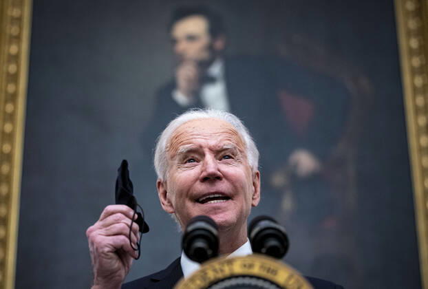 January 21, 2021, Washington, District of Columbia, USA: U.S. President Joe Biden holds a face covering as he speaks on his administration™s Covid-19 response in the State Dining Room of the White House in Washington, D.C., U.S., on Thursday, Jan. 21, 2021. Biden in his first full day in office plans to issue a sweeping set of executive orders to tackle the raging Covid-19 pandemic that will rapidly reverse or refashion many of his predecessor s most heavily criticized policies Washington USA - ZUMAs152 20210121_zaa_s152_161 Copyright: xAlxDragox-xPoolxViaxCnpx