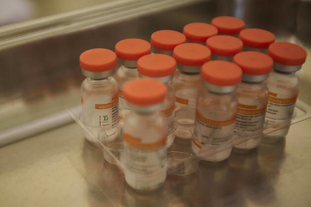 January 21, 2021, Franca, Sao Paulo, Brazil: Beginning of vaccination against covid-19 in Franca, Sao Paulo, on the morning of this Thursday, 21 January 2021. Nursing technician Fernando Augusto Candido, 63, is the first to take the dose of the vaccine that arrived yesterday with 3,300 doses for health professionals. Franca Brazil - ZUMAv129 20210121_znp_v129_008 Copyright: xIgorxDoxValex