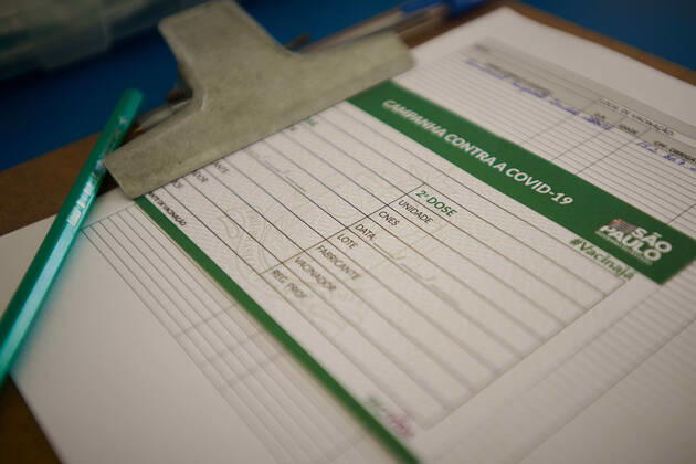 January 21, 2021, Franca, Sao Paulo, Brazil: Beginning of vaccination against covid-19 in Franca, Sao Paulo, on the morning of this Thursday, 21 January 2021. Nursing technician Fernando Augusto Candido, 63, is the first to take the dose of the vaccine that arrived yesterday with 3,300 doses for health professionals. Franca Brazil - ZUMAv129 20210121_znp_v129_010 Copyright: xIgorxDoxValex