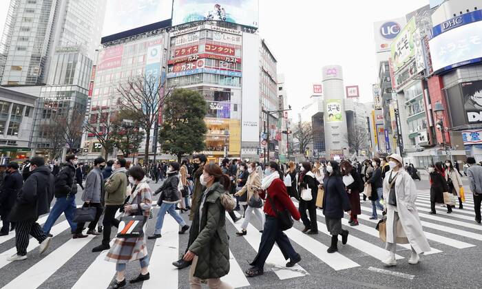 Tokyo reports 1,175 new coronavirus cases People wearing face masks walk in Tokyo s Shibuya area on Jan. 22, 2021, under a coronavirus state of emergency. The Tokyo metropolitan government reported 1,175 new cases of the virus the same day. 