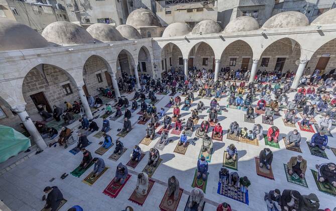 January 22, 2021, Gaza City, The Gaza Strip, Palestine: Palestinians attend Fraiday prayers in Gaza city as mosques reopen at the Gaza Strip. Gaza City Palestine - ZUMAq100 20210122_zaa_q100_003 Copyright: xAbedxAlrahmanxAlkahloutx