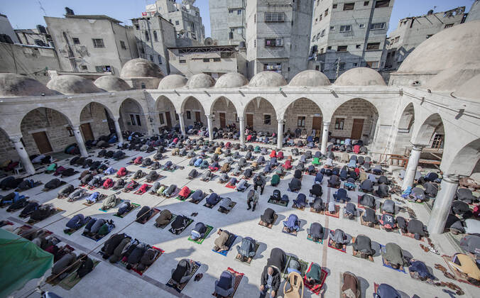 January 22, 2021, Gaza City, The Gaza Strip, Palestine: Palestinians attend Fraiday prayers in Gaza city as mosques reopen at the Gaza Strip. Gaza City Palestine - ZUMAq100 20210122_zaa_q100_007 Copyright: xAbedxAlrahmanxAlkahloutx
