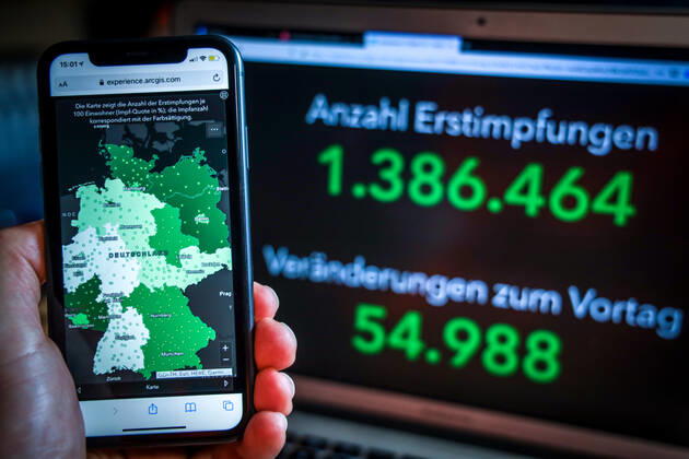 Coronavirus in Deutschland - COVID-19 Impfungen -Dashboard 22.01.2021: Esri Deutschland GmbH auf Basis des Digitalen Impfquotenmonitoring zur COVID-19-Impfung des RKI - Anzahl Erstimpfungen: 1.386.464 Veränderungen zum Vortag: 54.988 Anzahl Zweitimpfungen: 115.175 Veränderungen zum Vortag: 31.528 Datenstand vom 22.01.2021.