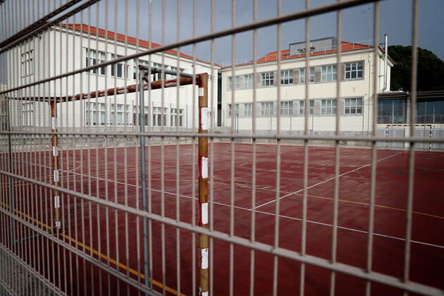 January 22, 2021, Lisbon, Portugal: A closed school is seen in Oeiras, near Lisbon on January 22, 2021. Portugal applied more tightened lockdown rules and has closed schools for two weeks in a bid to contain a surge in coronavirus cases with concerns over the spread of a more contagious UK strain. Lisbon Portugal - ZUMAf123 20210122_zap_f123_001 Copyright: xPedroxFiuzax