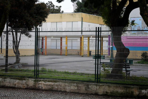 January 22, 2021, Lisbon, Portugal: A closed school is seen in Oeiras, near Lisbon on January 22, 2021. Portugal applied more tightened lockdown rules and has closed schools for two weeks in a bid to contain a surge in coronavirus cases with concerns over the spread of a more contagious UK strain. Lisbon Portugal - ZUMAf123 20210122_zap_f123_003 Copyright: xPedroxFiuzax