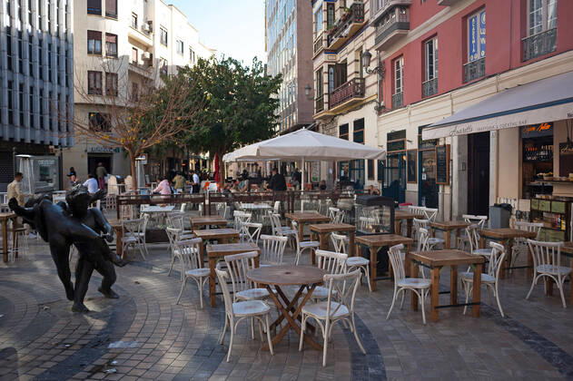 January 22, 2021, Malaga, Spain: An empty terrace seen outside Amaretto cocktail bar at Uncibay square amid coronavirus pandemic..The region of Andausia suffers an uncontrolled daily rise of coronavirus cases, despite of hard restrictions imposed in the daily life. During the last weeks, Andalusia has reported thousands of infections everyday in the region while the hospital pressure continue rising. Malaga Spain - ZUMAs197 20210122_zaa_s197_044 Copyright: xJesusxMeridax