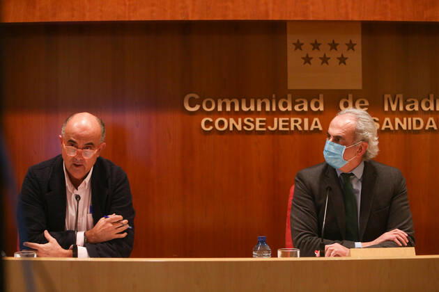 The Vice-Minister of Public Health and COVID-19 Plan of the Community of Madrid, Antonio Zapatero (left), and the Minister of Health, Enrique Ruiz Escudero, at a conference called before the media to update information on the epidemiological and healthcare situation in the region due to coronavirus, in Madrid, (Spain), on 22 January 2021. In the call they have informed of new measures with an extension of the curfew at 22.00, the closure of the hotel at 21.00 and a total of 56 Basic Health Areas in the region with entry and exit prohibited except for justified reasons. The conference comes 24 hours after a new record of infections in the Community of Madrid with a balance of up to 6,344 new infections of Covid-19 and 53 deaths. 22 JANUARY Copyright: xLagenciaEPxPRESS R.Rubio.POOLx 3530746