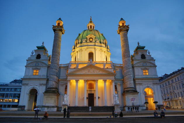 Covid-19: WIEN - 3. harter Lockdown Wien, 22.01.2021 Karlsplatz Karlskirche bei Nacht Nachtaufnahme Wien Austria