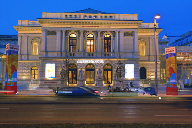 Covid-19: WIEN - 3. harter Lockdown Wien, 22.01.2021 Künstlerhaus Albertina Modern bei Nacht Nachtaufnahme Wien Austria