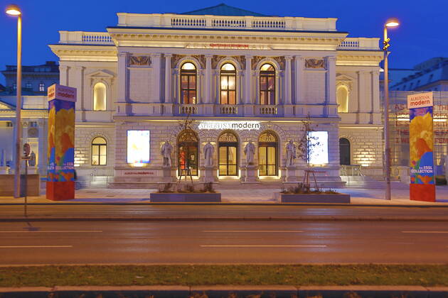Covid-19: WIEN - 3. harter Lockdown Wien, 22.01.2021 Künstlerhaus Albertina Modern bei Nacht Nachtaufnahme Wien Austria