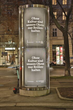 Covid-19: WIEN - 3. harter Lockdown Wien, 22.01.2021 Litfaßsäule am Ring mit der Aufschrift Ohne Kultur sind unsere Ohren nur Brillenhalter. Wien Austria
