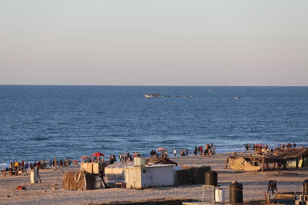 January 22, 2021, Gaza City, Gaza Strip, Palestinian Territory: Palestinians enjoy their time on the beach after the coronavirus disease (COVID-19) restrictions eased, in Gaza City, on January 22, 2021. Yesterday, the Ministry of Interior announced a series of measures to alleviate the restrictions of the Corona virus, including reopening mosques for Friday prayers and allowing foot movement on Friday and Saturday Gaza City Palestinian Territory - ZUMAap3_ 20210122_zaf_ap3_115 Copyright: xMahmoudxAjjourx