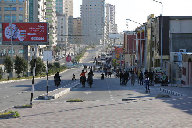 January 22, 2021, Gaza City, Gaza Strip, Palestinian Territory: Palestinians walk in the street after the coronavirus disease (COVID-19) restrictions eased, in Gaza City, on January 22, 2021. Yesterday, the Ministry of Interior announced a series of measures to alleviate the restrictions of the Corona virus, including reopening mosques for Friday prayers and allowing foot movement on Friday and Saturday Gaza City Palestinian Territory - ZUMAap3_ 20210122_zaf_ap3_118 Copyright: xMahmoudxAjjourx