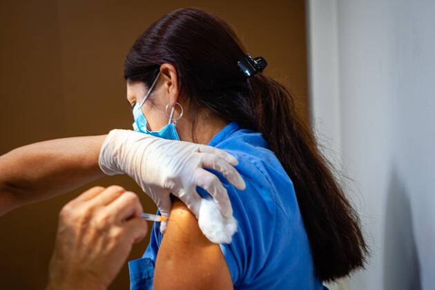 January 22, 2021, Buenos Aires, Argentina: Today the vaccination of the second dose of the Sputnik V was carried to the nurses from the Posadas National Hospital in the same hospital. Buenos Aires Argentina - ZUMAa188 20210122_int_a188_012 Copyright: xPaulaxAcunzox