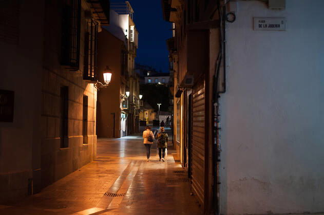 January 22, 2021, Malaga, Spain: A couple walking at Granada street during the mandatory closure..The third wave of coronavirus disease has impacted most daily income in the Andalusia region after the Christmas holidays. Following the increase of infections, several regional governments decided to take new measures such as limiting mobility perimeters between cities and towns and closing hospitality and commercial sectors in the afternoon. Malaga Spain - ZUMAs197 20210122_zaa_s197_078 Copyright: xJesusxMeridax